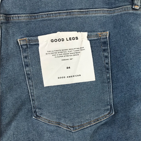 Good American Medium-Light Wash Good legs - Picture 7 of 10